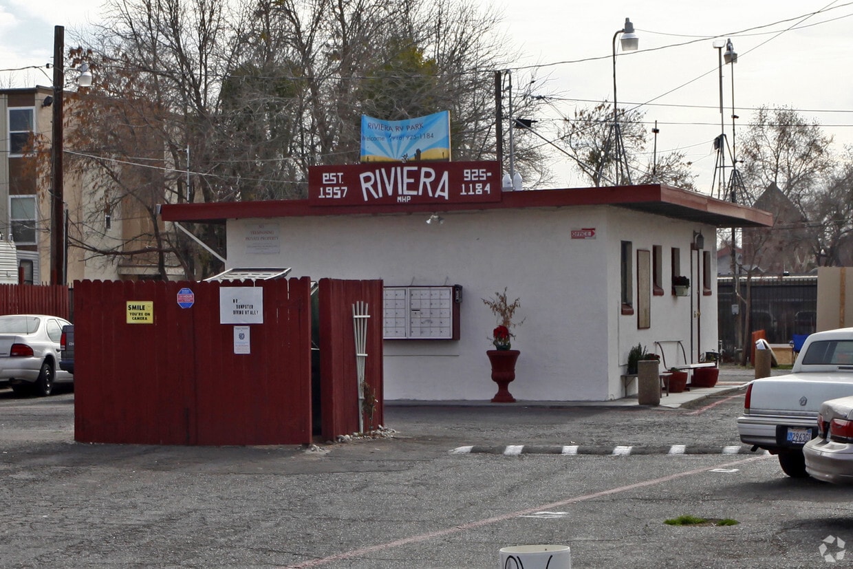 Riviera Mobile Home Park Apartments in Sacramento, CA