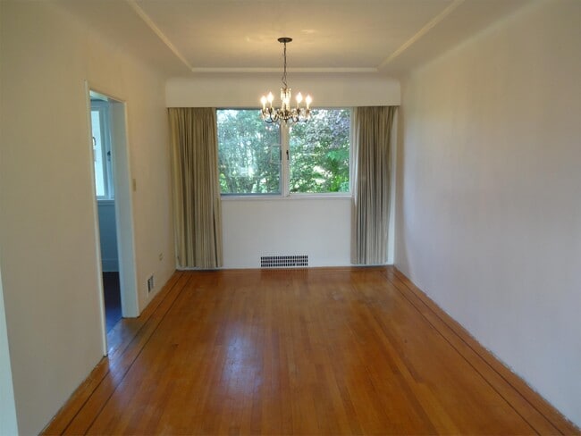 Building Photo - 2510 W King Edward Ave