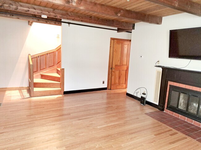 Living Room - 102 Wharf St