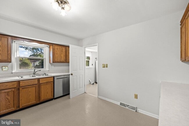 Building Photo - 308 Butternut Dr