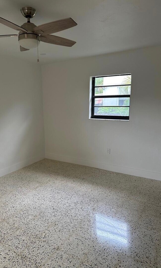 Foto del edificio - 1685 SW 15th St