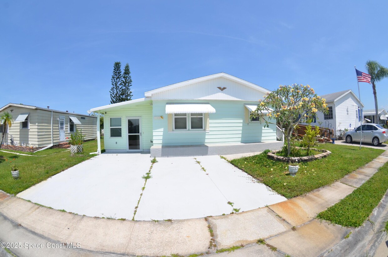 Foto principal - 1931 Coco Plum St NE