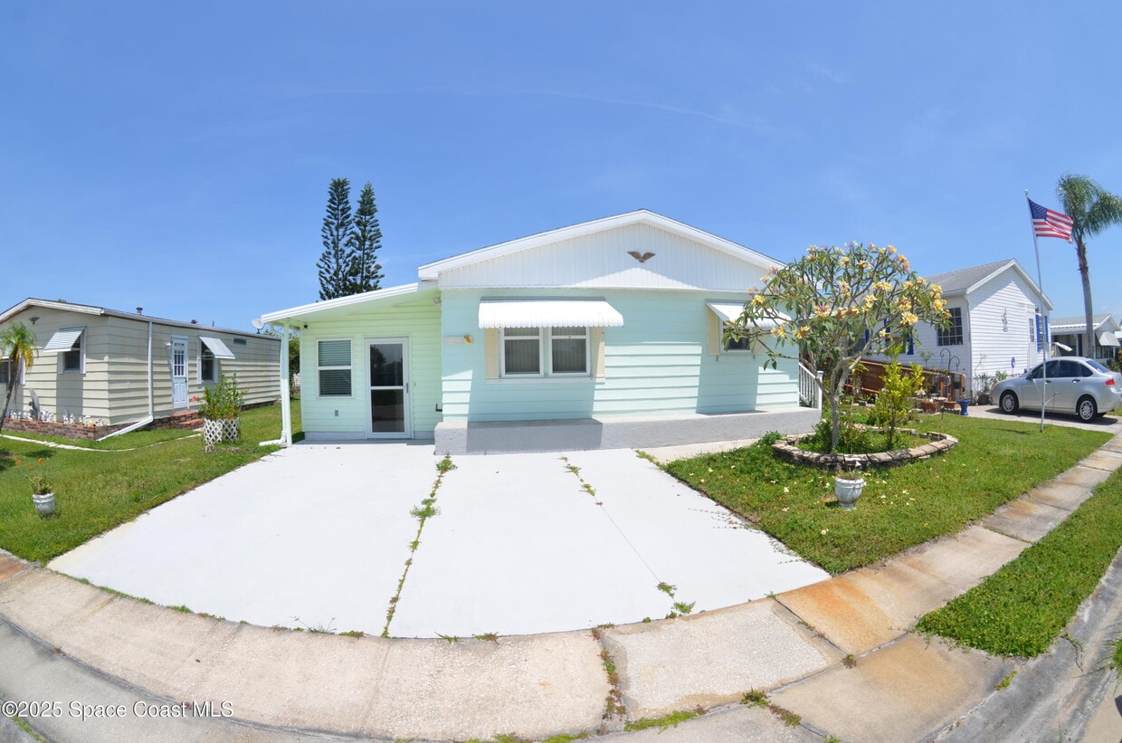 Primary Photo - 1931 Coco Plum St NE