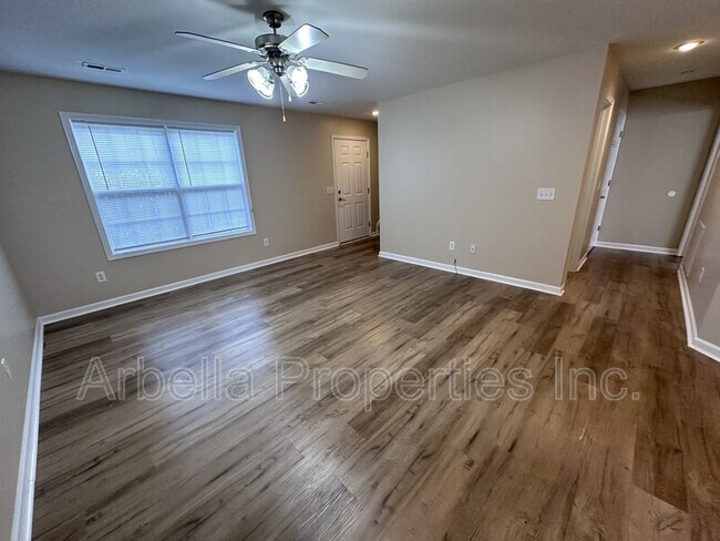 Building Photo - 1303 Kensington Pl