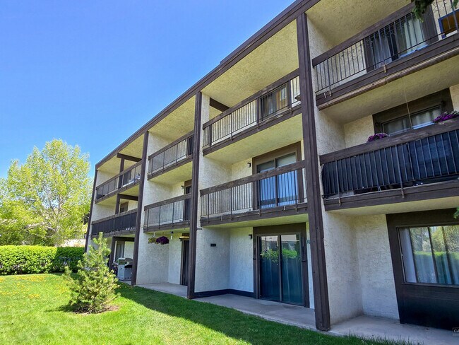 Photo du bâtiment - Mainstreet Cochrane Apartments