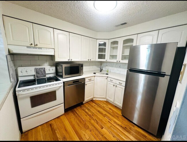 Building Photo - 1404 Ravens Crest Dr
