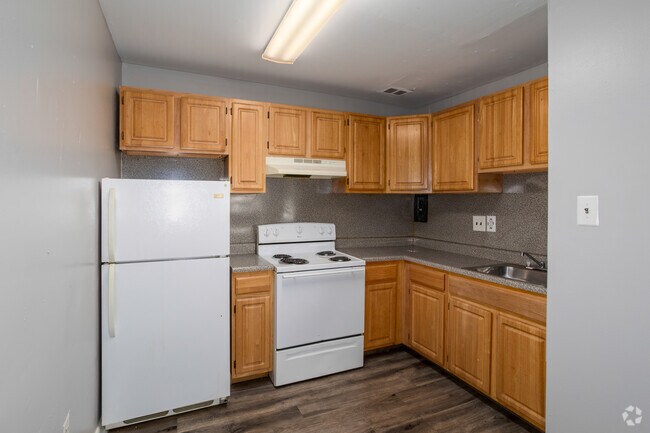 Studio, 1BA - 575SF - Kitchen - The Park Circle Apartments