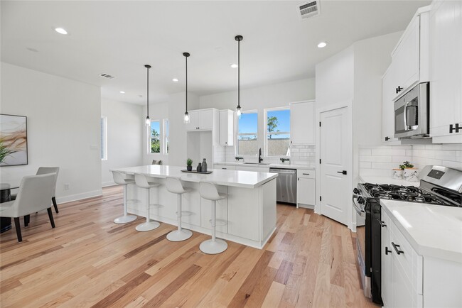 Building Photo - 426 Sikes St