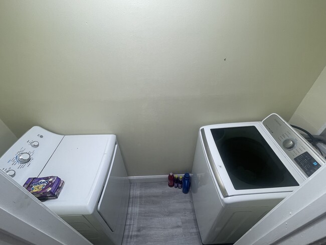 Building Photo - 4637 35th Ave N