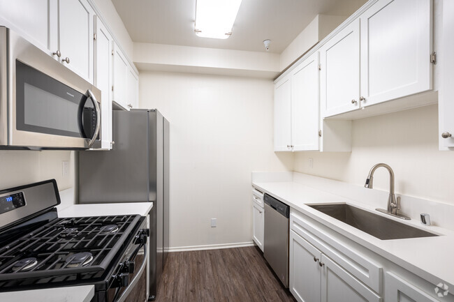 Cocina - Northpoint Apartments at CSUN