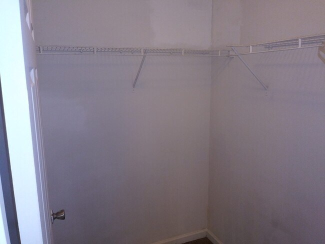 Building Photo - 2104 Fairington Ridge Cir