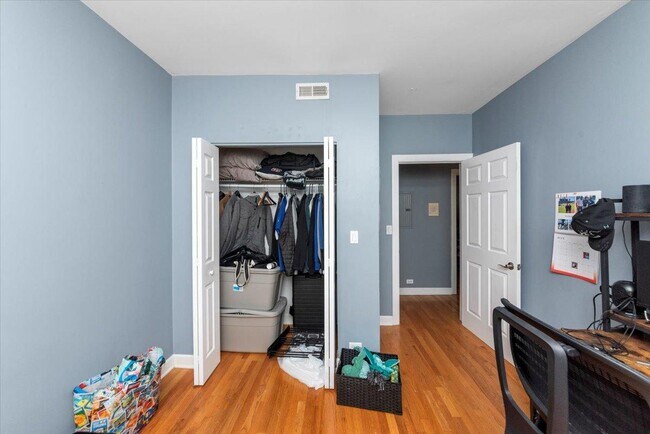 Foto del edificio - 2 bedroom in Chicago IL 60647