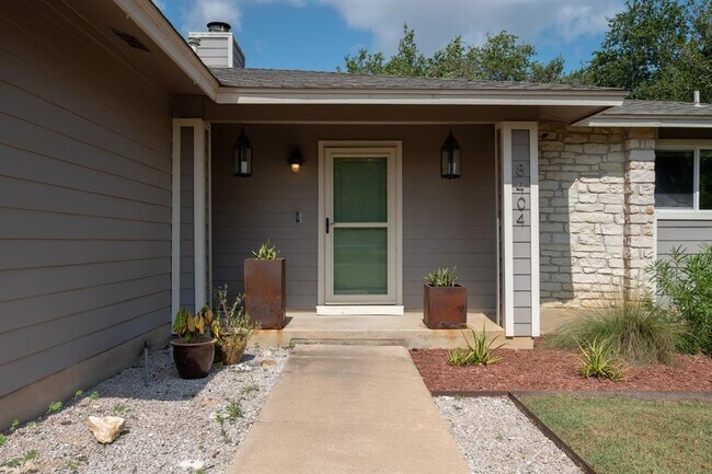 Building Photo - 8404 Hornet Dr