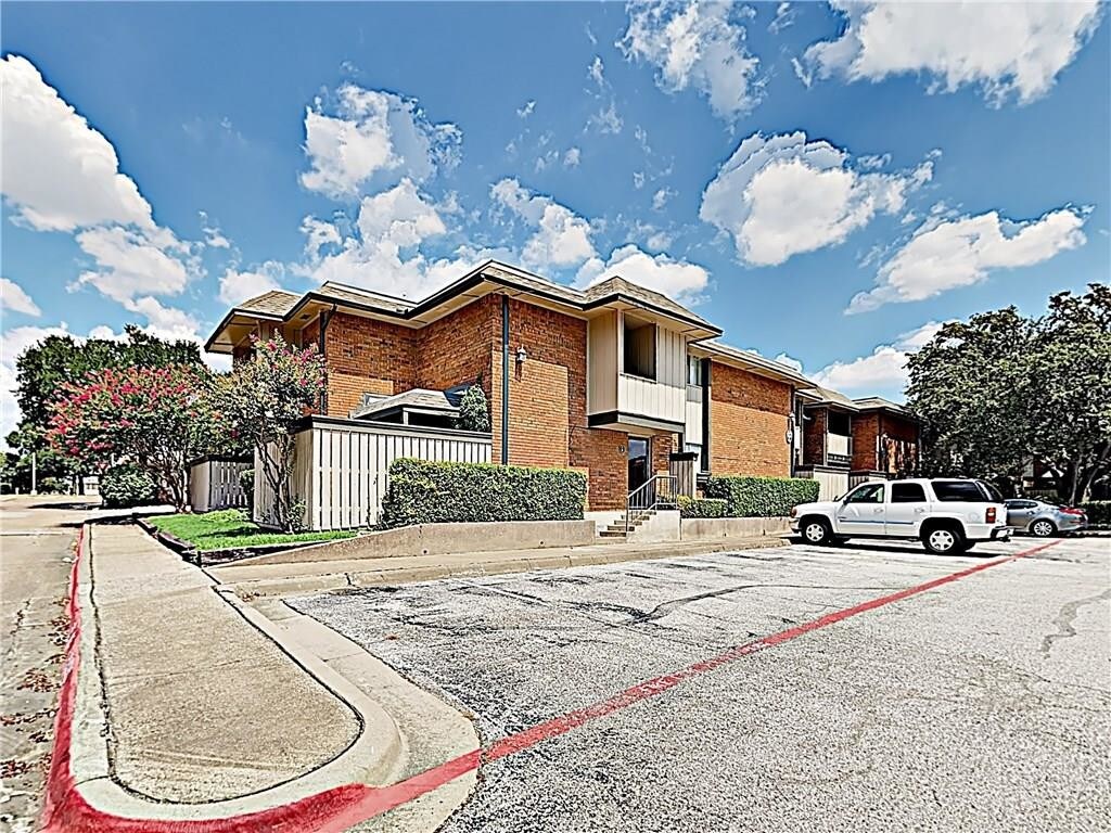 Primary Photo - 2800 Escada Dr