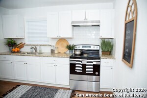 Building Photo - 219 N San Horacio Ave