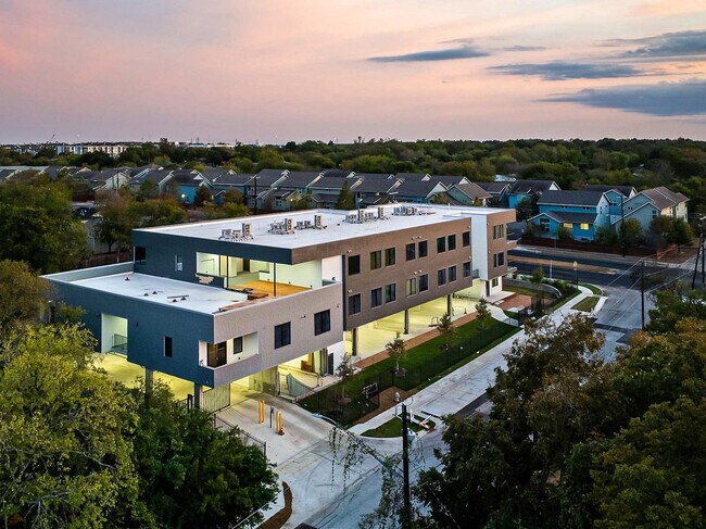 Foto del edificio - 5515 Humming Bird Ln