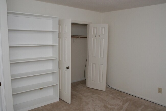 2nd Bedroom, Built-in Bookcase, Large Closet - 106 Berry Patch Ln