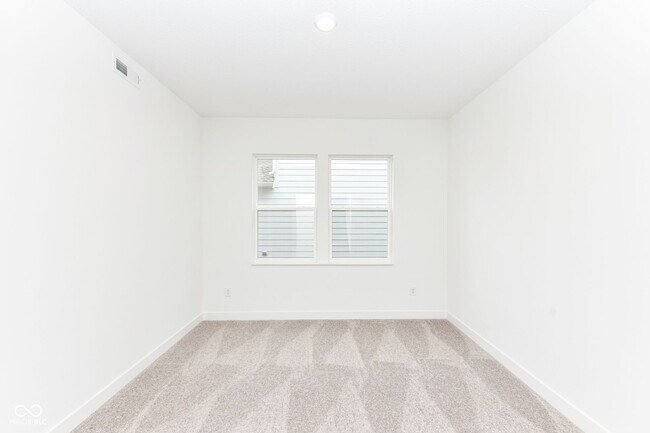 Foto del edificio - 16913 Sherwin Ct