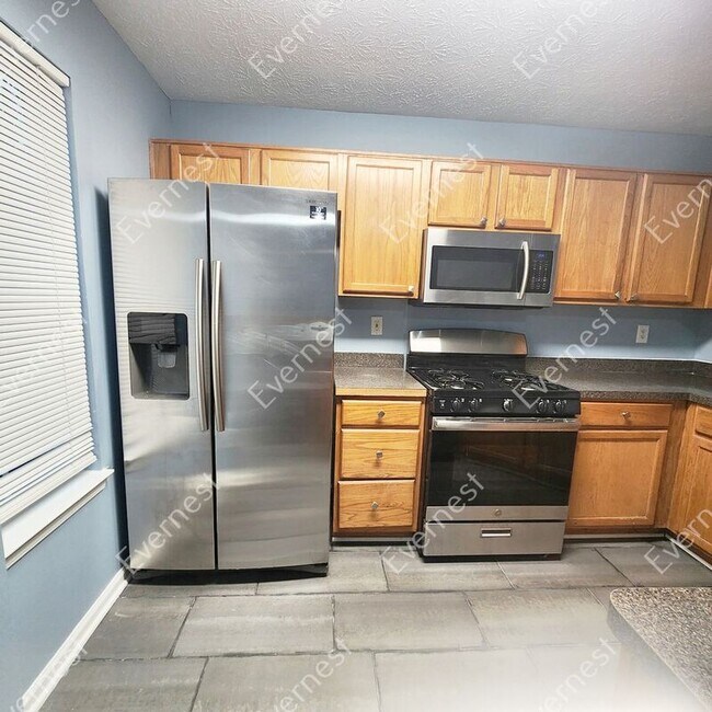 Building Photo - 5525 Hampton Ct