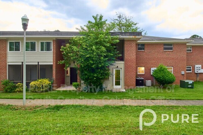 Foto del edificio - 601 Riverhill Cir