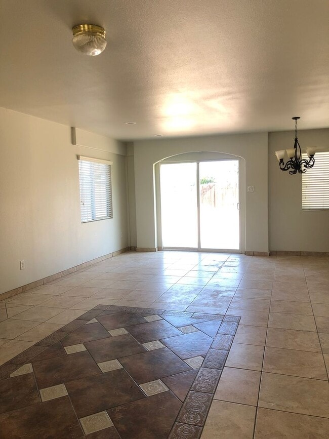 Building Photo - Stone Creek Home