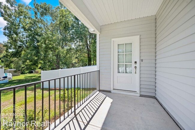 Building Photo - 4 br, 2.5 bath House - 202 E College St