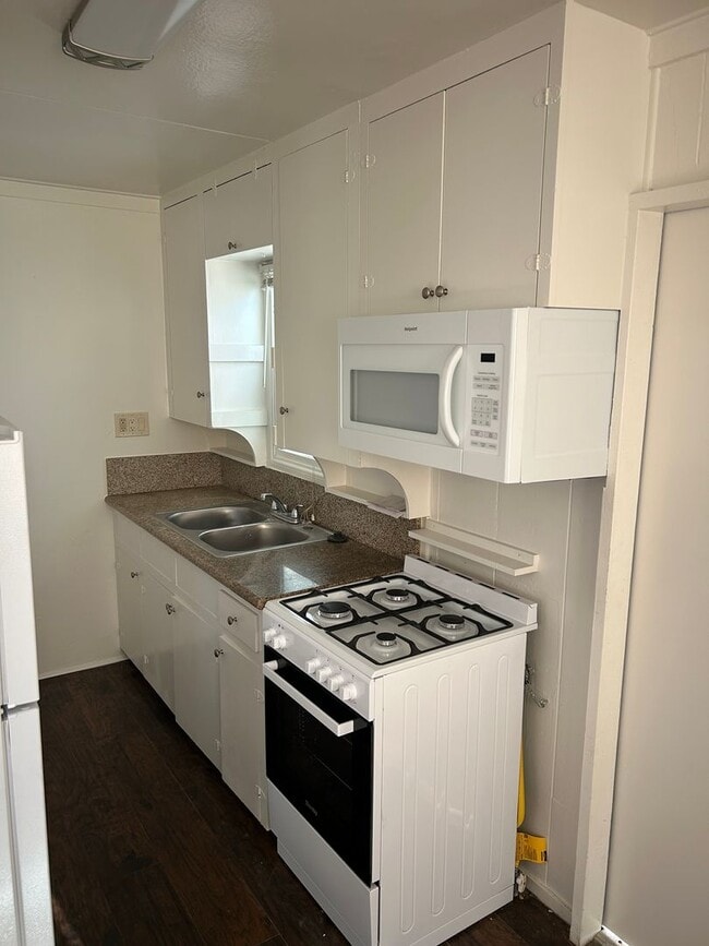 Building Photo - Muir (5118-20)