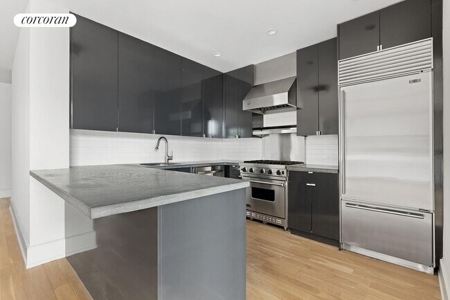 Building Photo - 161 Grand St