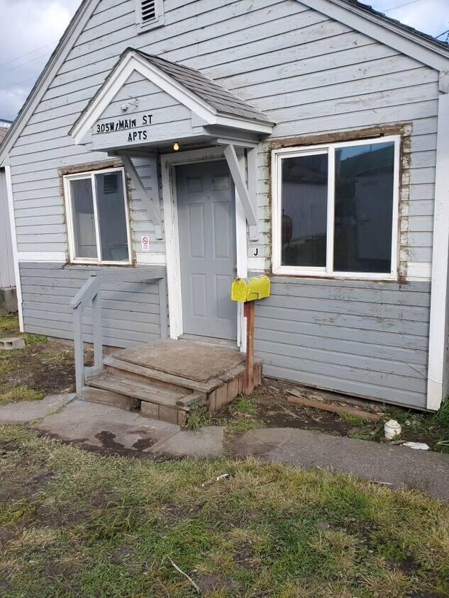 Primary Photo - 305 W Main St