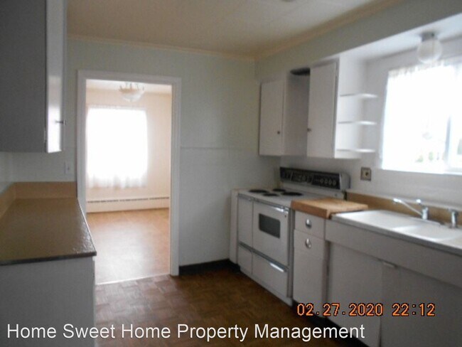 Building Photo - 3 br, 1.5 bath House - 820 W. Heron