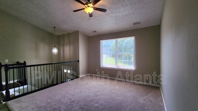 Building Photo - 915 Terance Ave