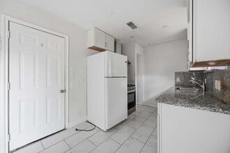 Building Photo - 12659 Chiswick Rd