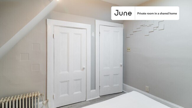 Building Photo - Private bedroom in 7 bed/2 bath Home
