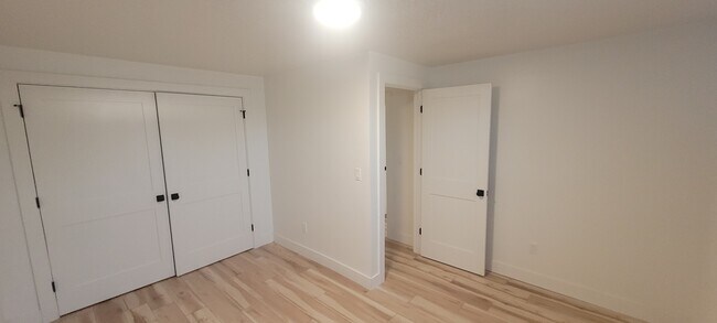 Building Photo - 470 E 200 N