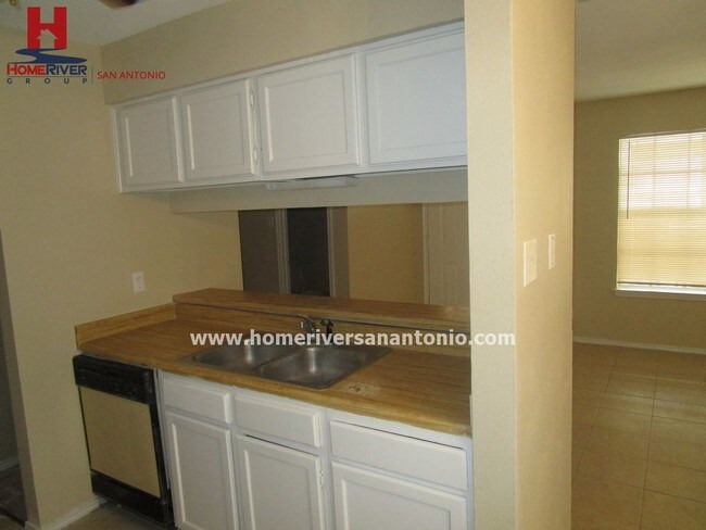 Foto del edificio - 5233 Meadow Field