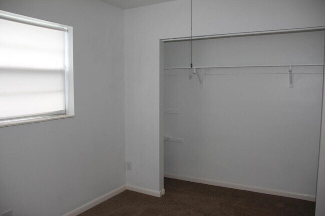 Building Photo - 231 Hibiscus St