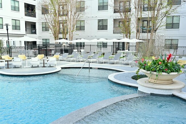 Foto del edificio - 2221 W Dallas St