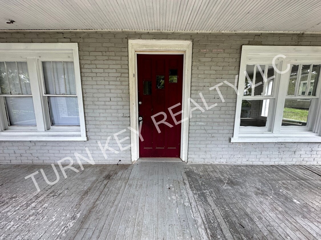 Building Photo - Apartment unit for rent in a Triplex Home ...