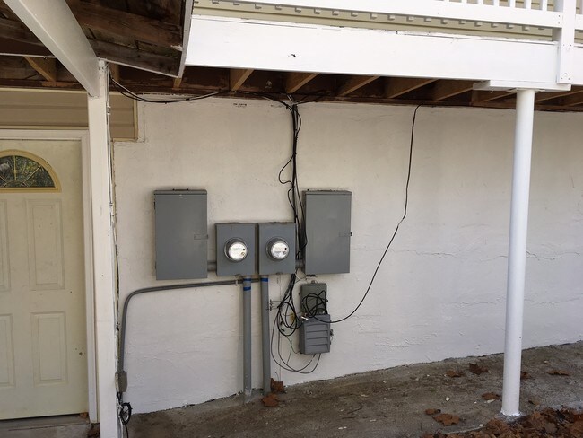 Building Photo - 1226 Martin Cir