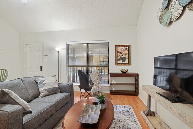 Foto del edificio - 5120 Butter Creek Ln