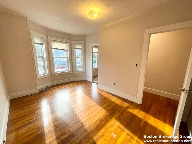 Foto del edificio - 121 Buttonwood St