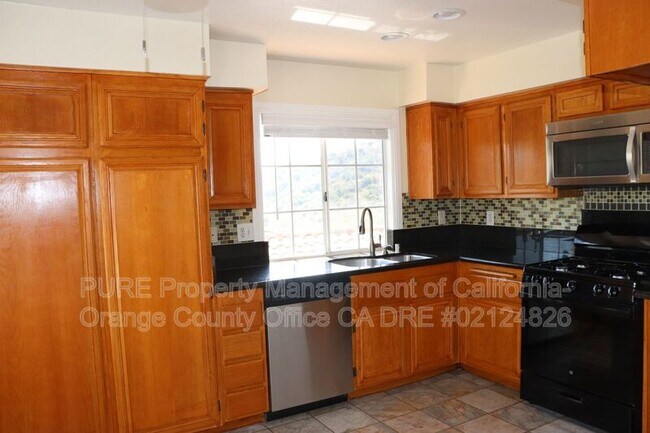 Building Photo - 19801 Meadow Ridge Dr