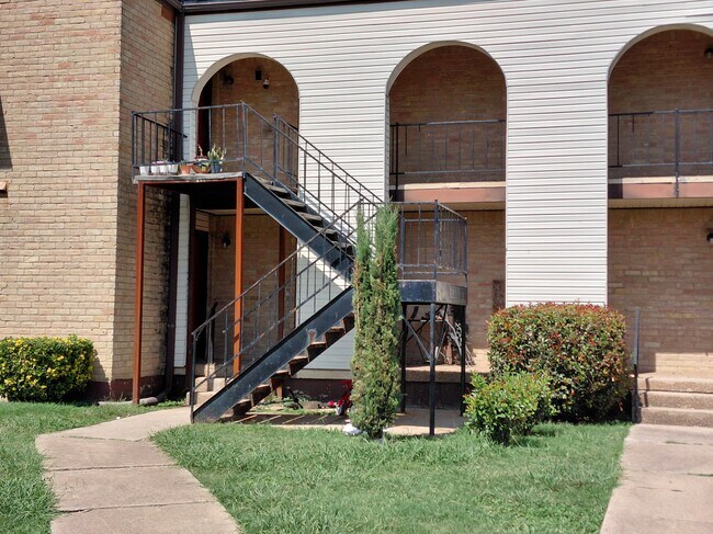 Exterior - 6000 Westridge Ln