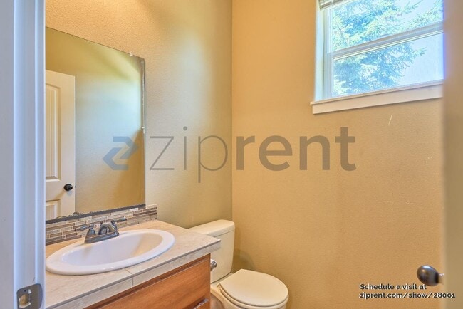 Building Photo - Unit