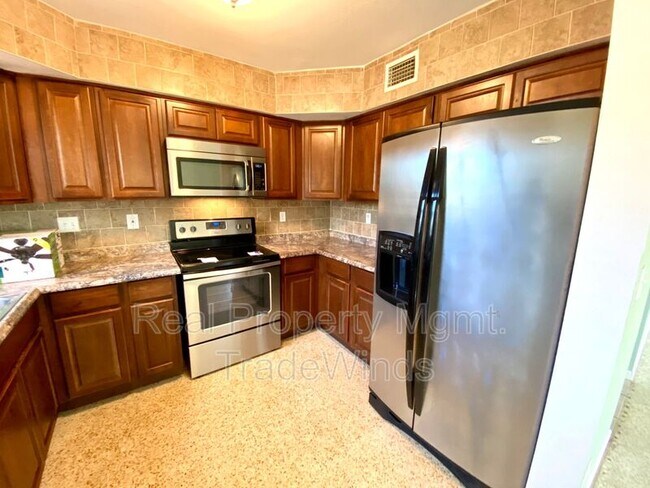 Building Photo - 401 S Nimbus Ave