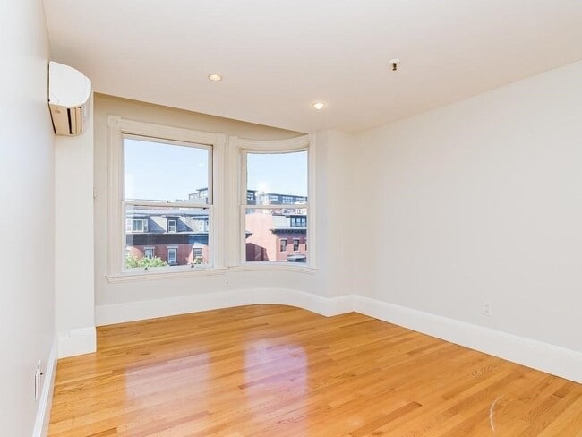 Foto del edificio - 492 Massachusetts Ave