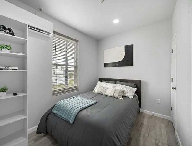 Foto del edificio - 7517 N Main St
