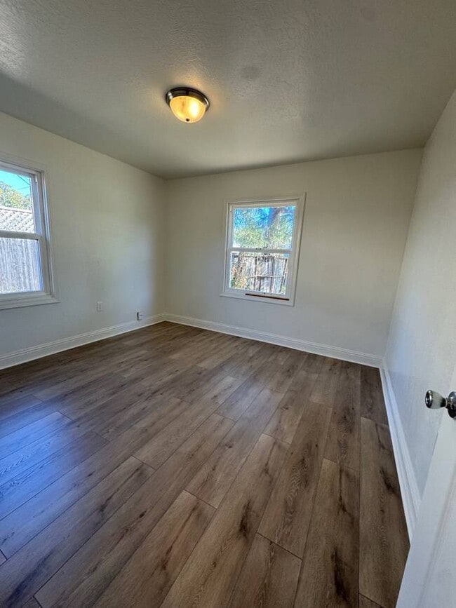 Building Photo - 3417 Brooks Ave