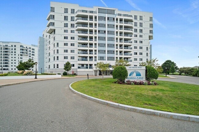 Building Photo - 1001 Marina Dr