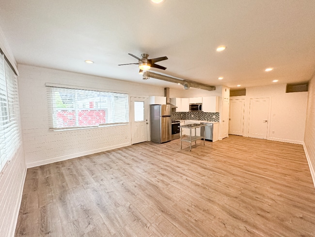 Foto del edificio - 2737 E Glenrosa Ave